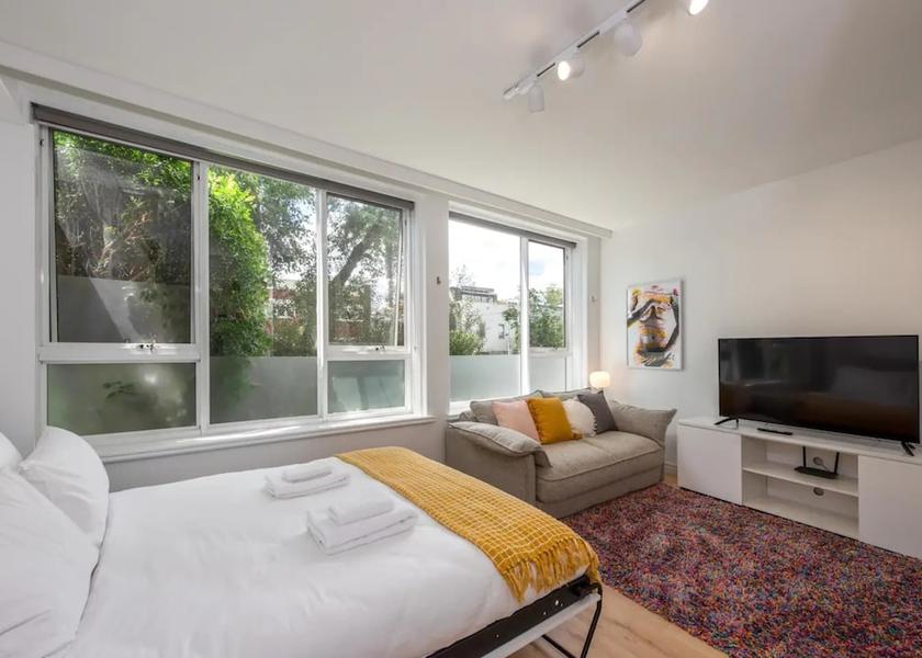 Victoria Melbourne Room