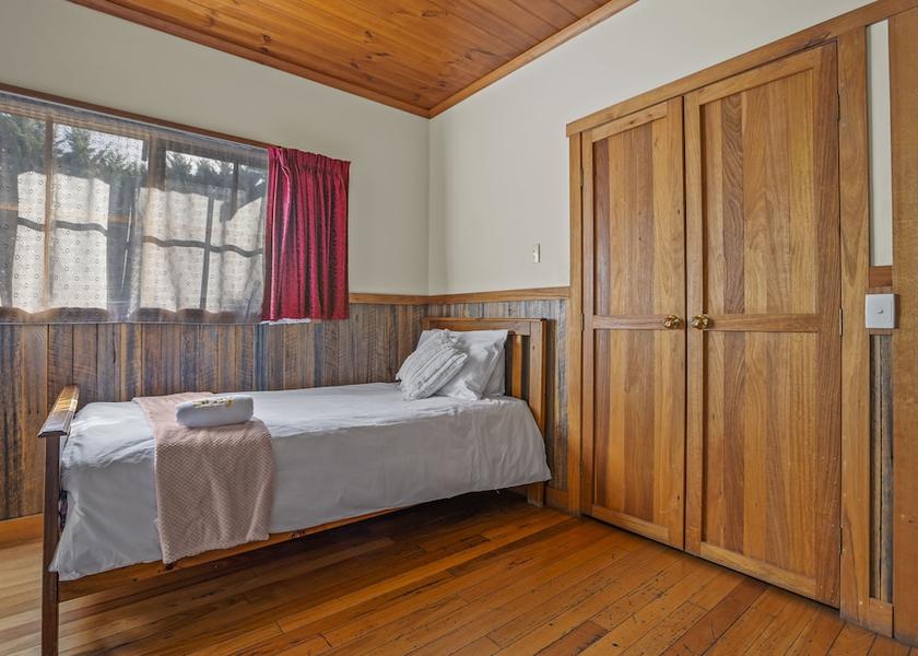 Victoria Badger Creek Room