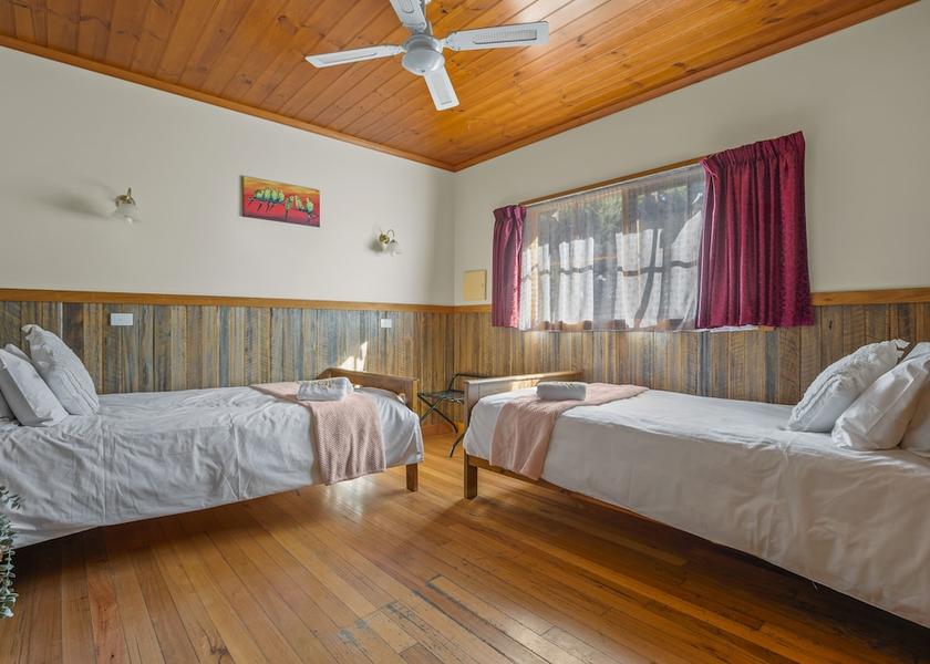 Victoria Badger Creek Room