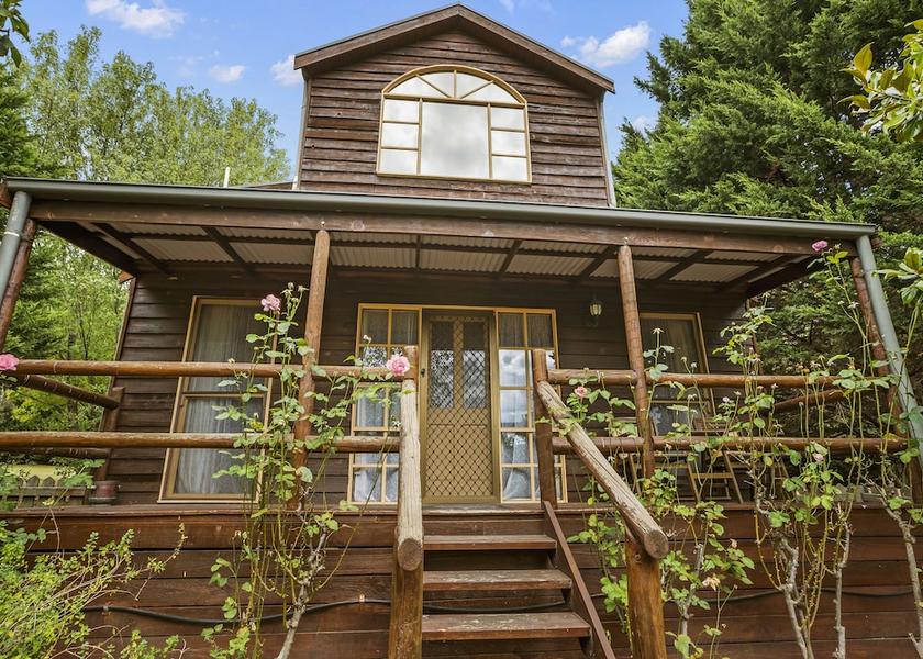 Victoria Badger Creek Exterior Detail
