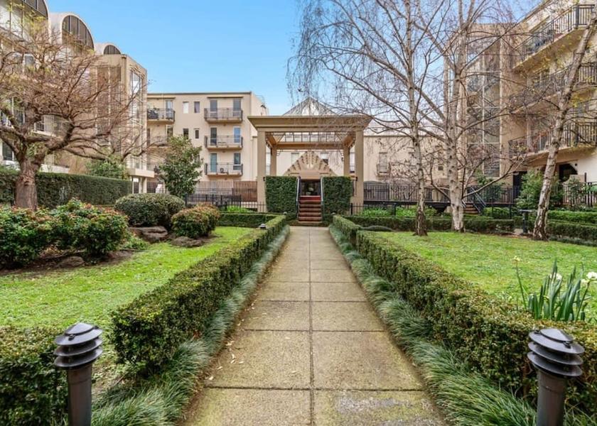 Victoria Melbourne Room