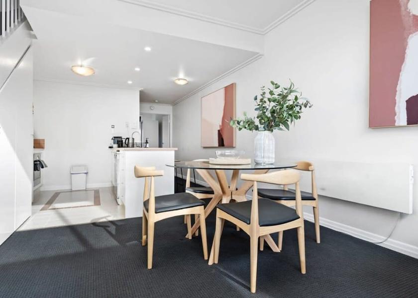 Victoria Melbourne Room