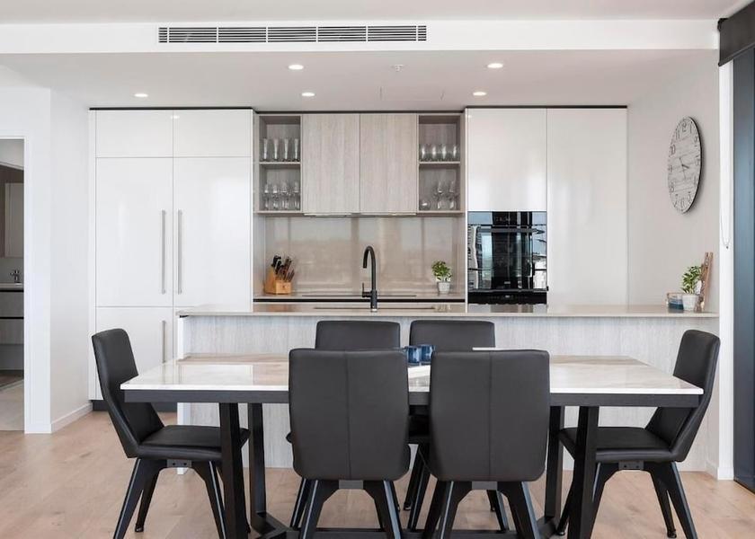 Queensland Gold Coast In-Room Dining