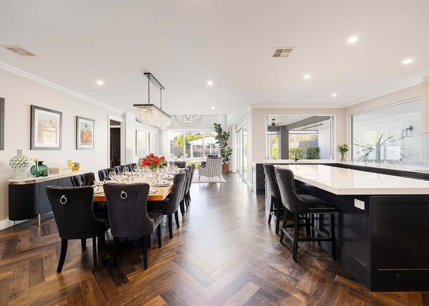 Victoria Melbourne Room