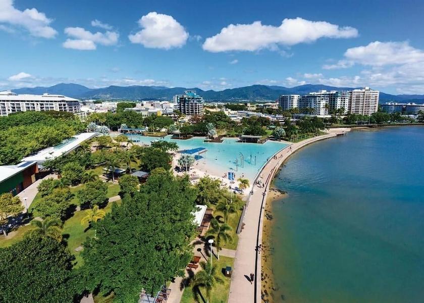 Queensland Cairns Beach