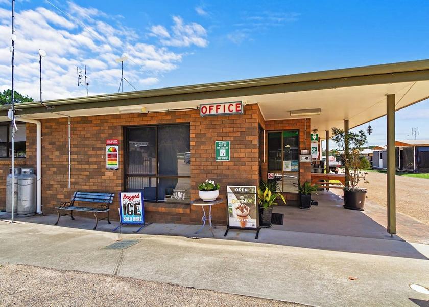 Victoria Lakes Entrance Reception