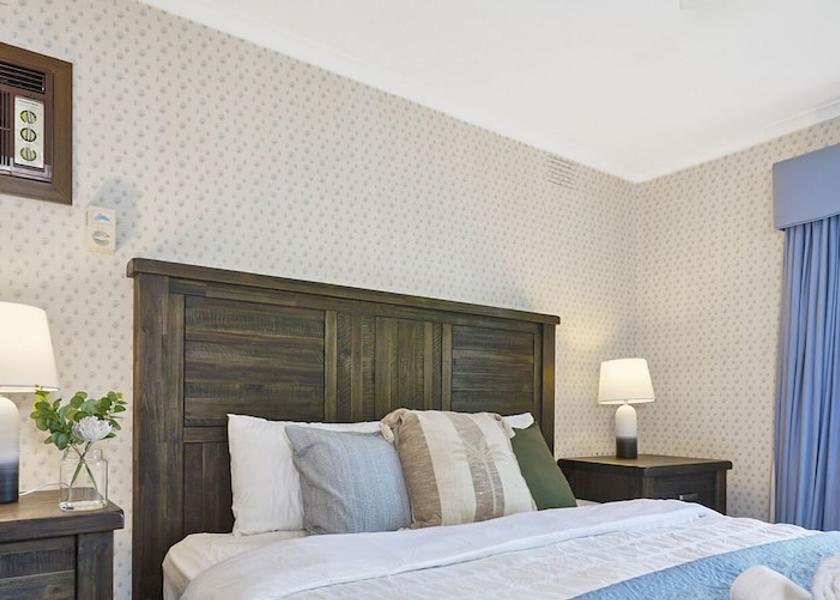 Victoria Melbourne Room