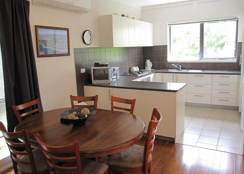 Victoria Cowes In-Room Dining