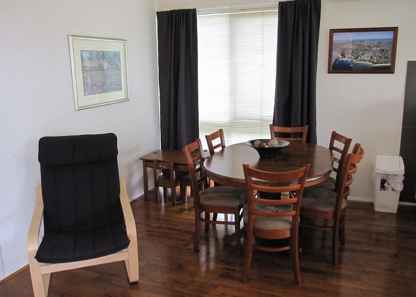 Victoria Cowes In-Room Dining