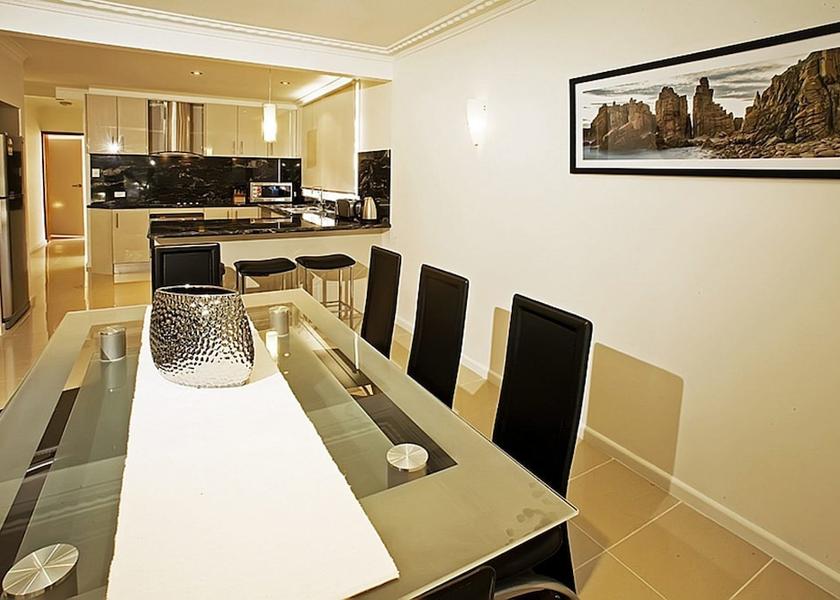 Victoria Cowes In-Room Dining