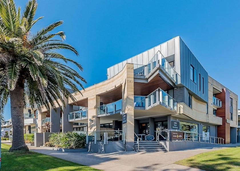 Victoria Cowes Exterior Detail