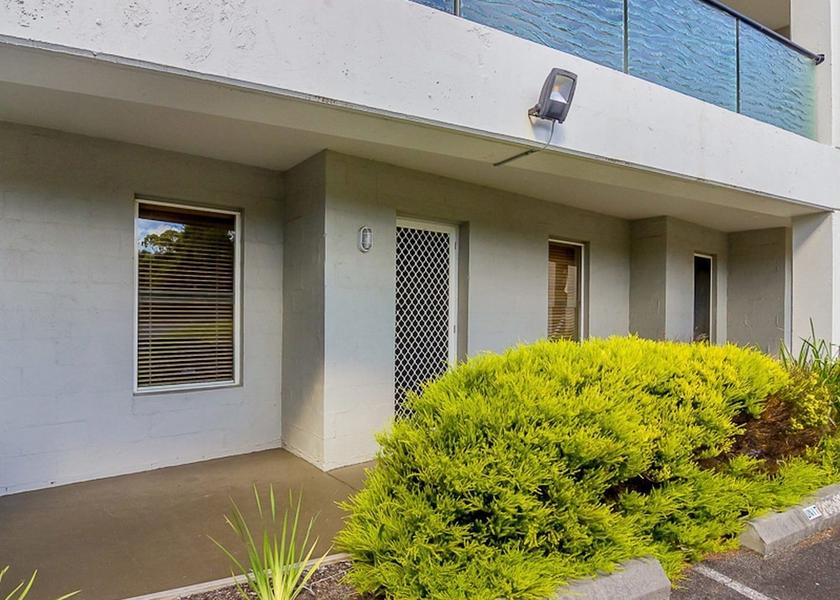 Victoria Cowes Exterior Detail