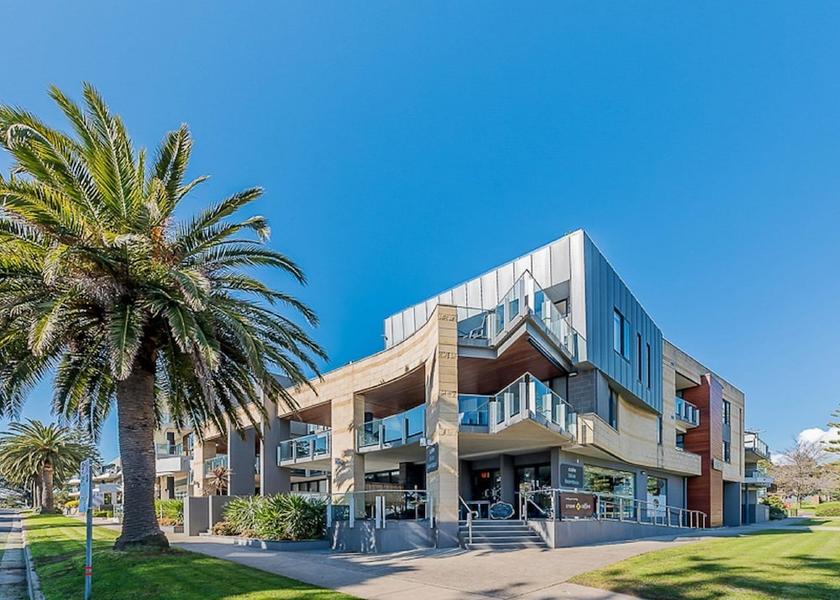 Victoria Cowes Exterior Detail