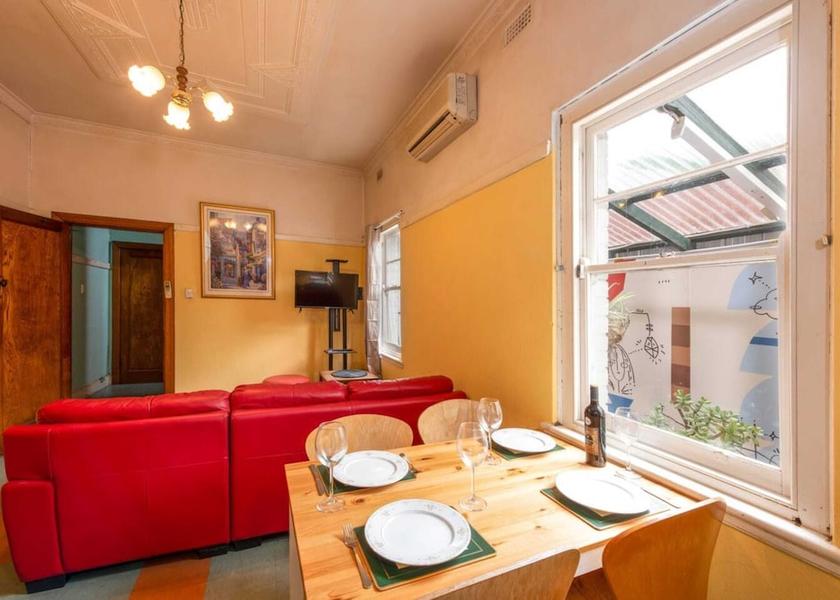 Victoria Melbourne Dining Area