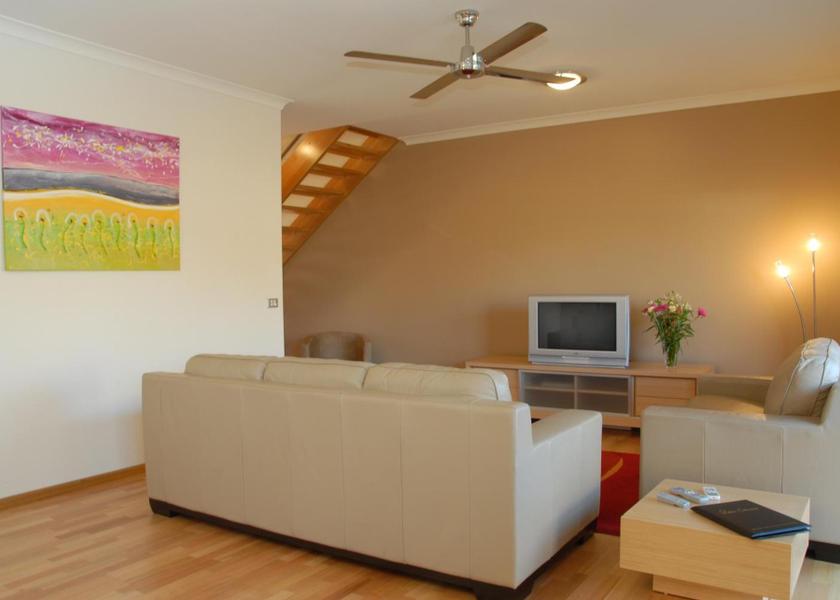 Victoria Lakes Entrance Public Areas