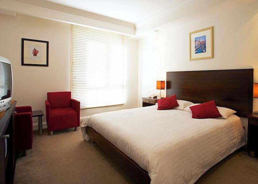 Victoria Lakes Entrance Room