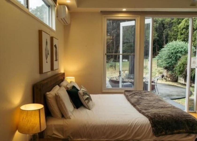 Victoria Badger Creek Room