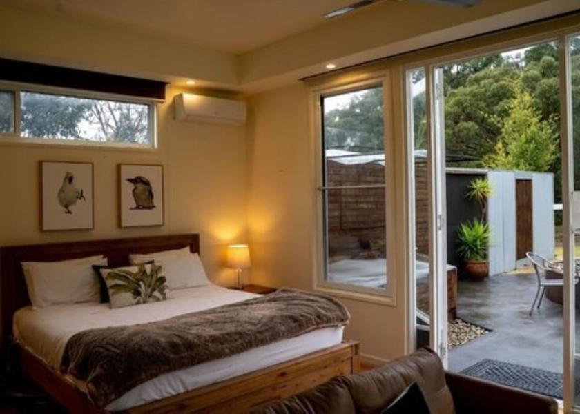 Victoria Badger Creek Room