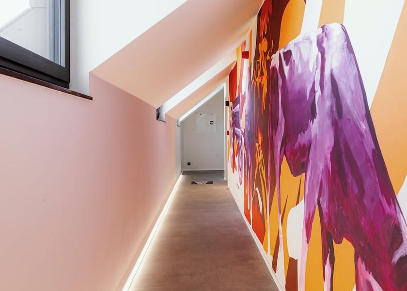 Handrails in hallways