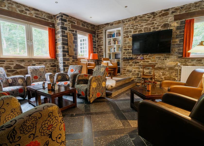 Shared lounge/TV area