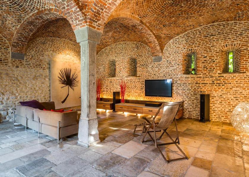 Shared lounge/TV area