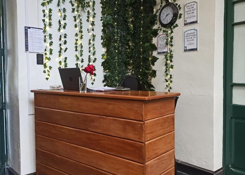 La Paz La Paz Reception