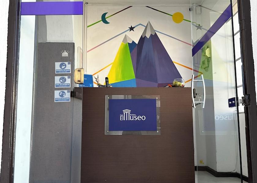 La Paz La Paz Reception