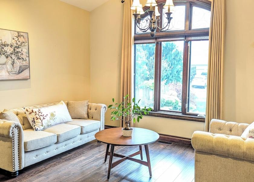 Ontario Niagara Falls Living Area