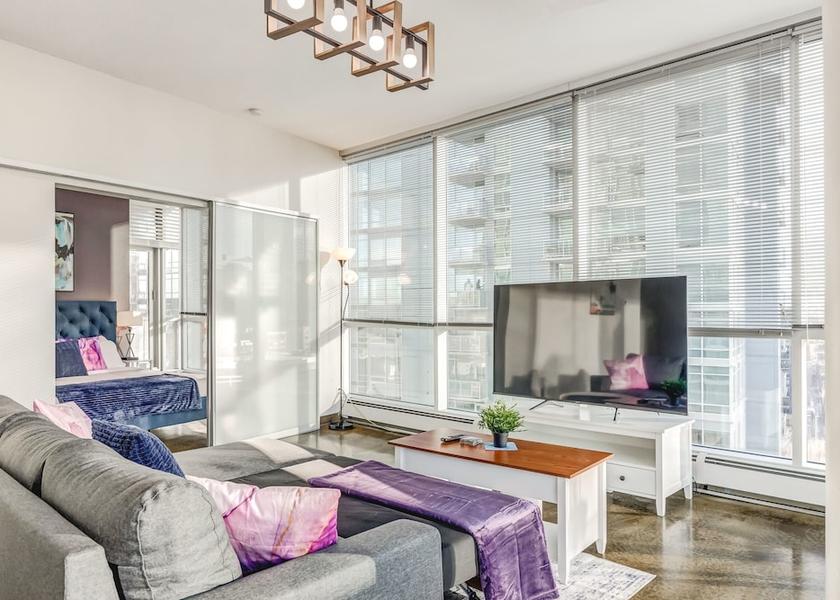 Alberta Calgary Room