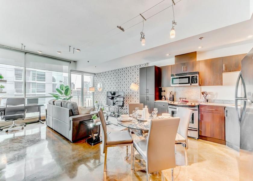 Alberta Calgary Room