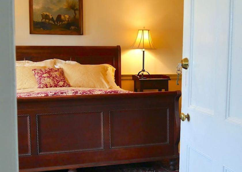 Nova Scotia Annapolis Royal Room