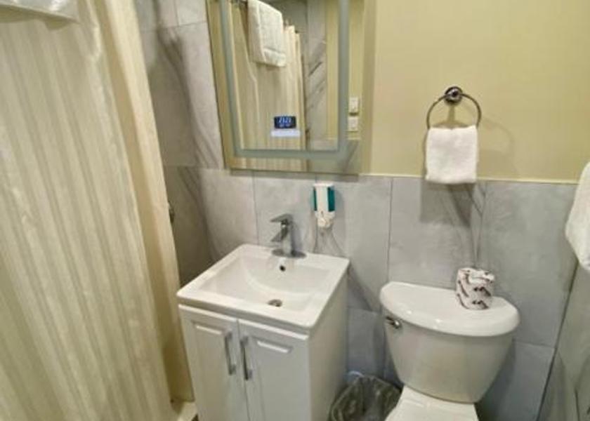 Ontario Orillia Room with Two Queen Beds - No Pets 