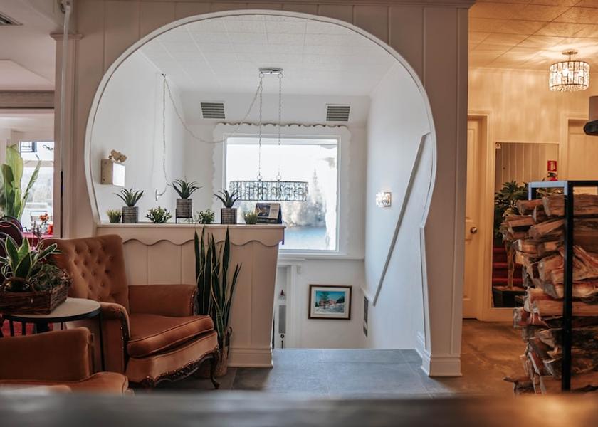 Quebec Saint-Hippolyte Living Area