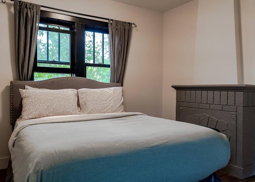 Alberta Edmonton Room