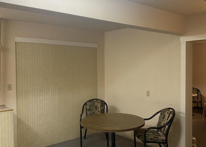 Alberta Lethbridge In-room dining