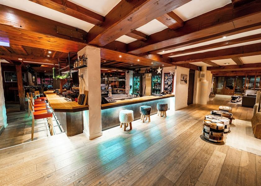 Graubünden Arosa Bar (on property)