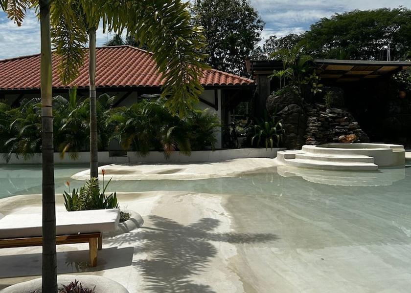 Meta Villavicencio Pool