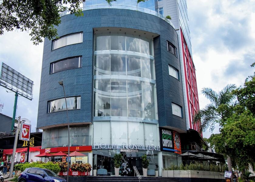 Santander Floridablanca Front of property