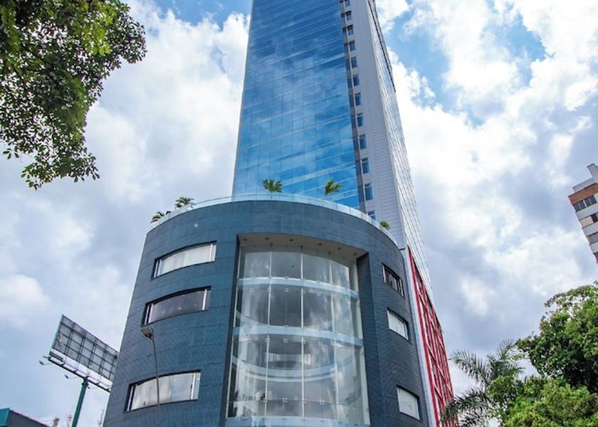 Santander Floridablanca Front of property