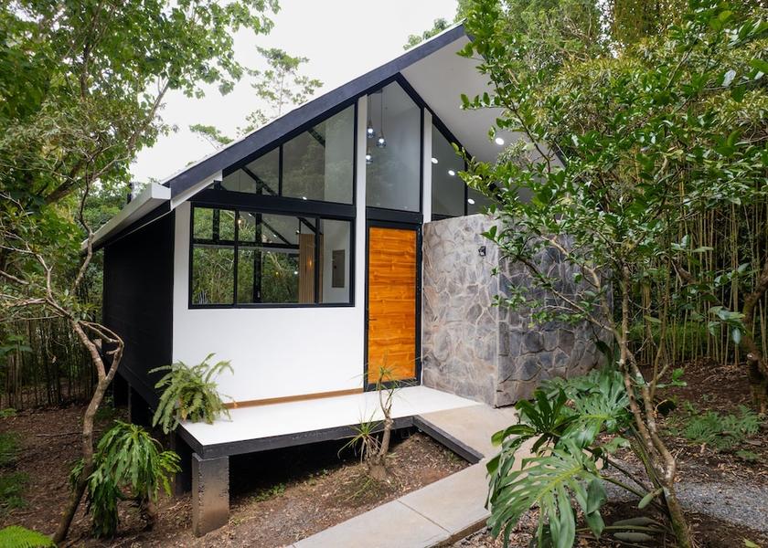 Puntarenas Monteverde Interior Entrance