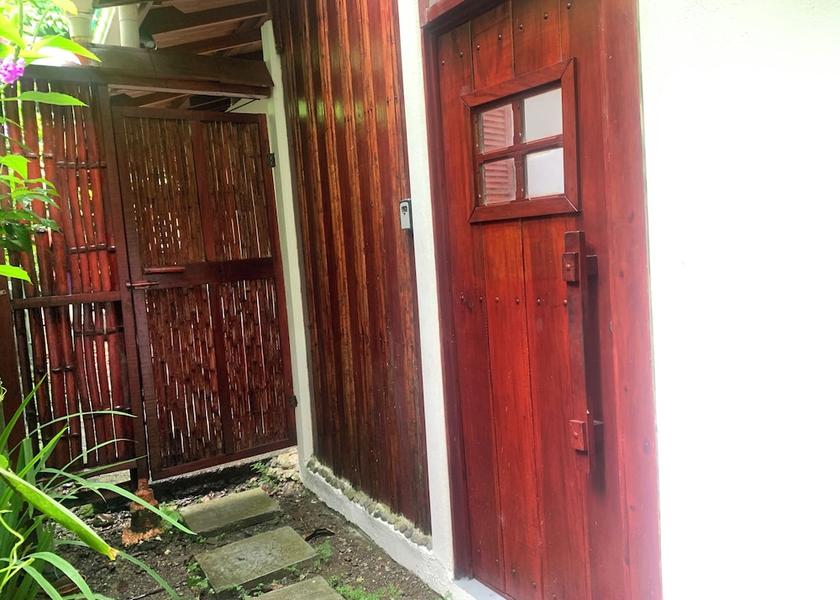 Limon Cahuita Entrance