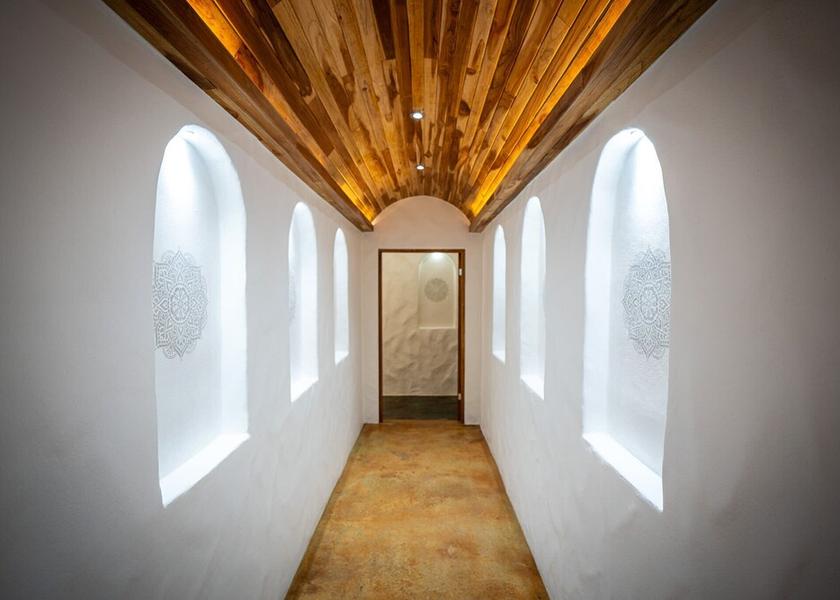 Guanacaste Potrero Hallway