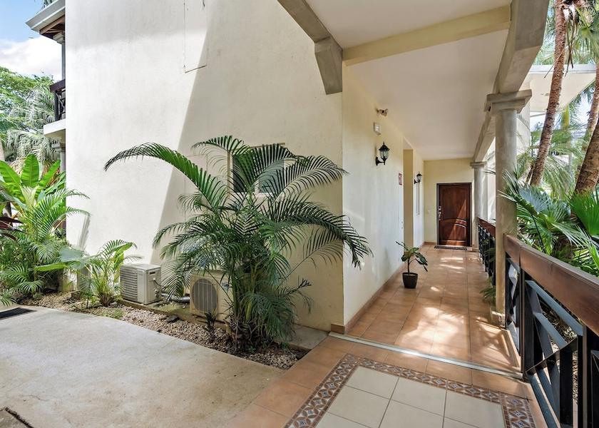 Guanacaste Potrero Hallway