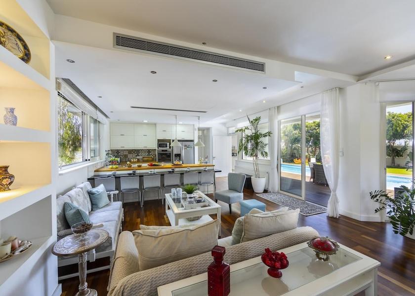 Larnaca Kiti Room