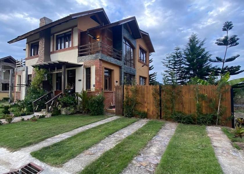 Santiago Jarabacoa Exterior Detail