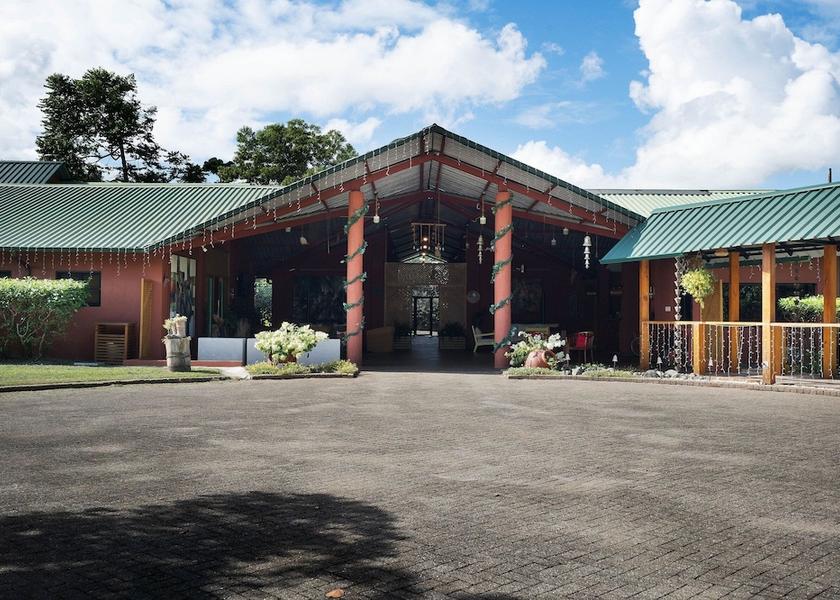 Santiago Jarabacoa Exterior Detail