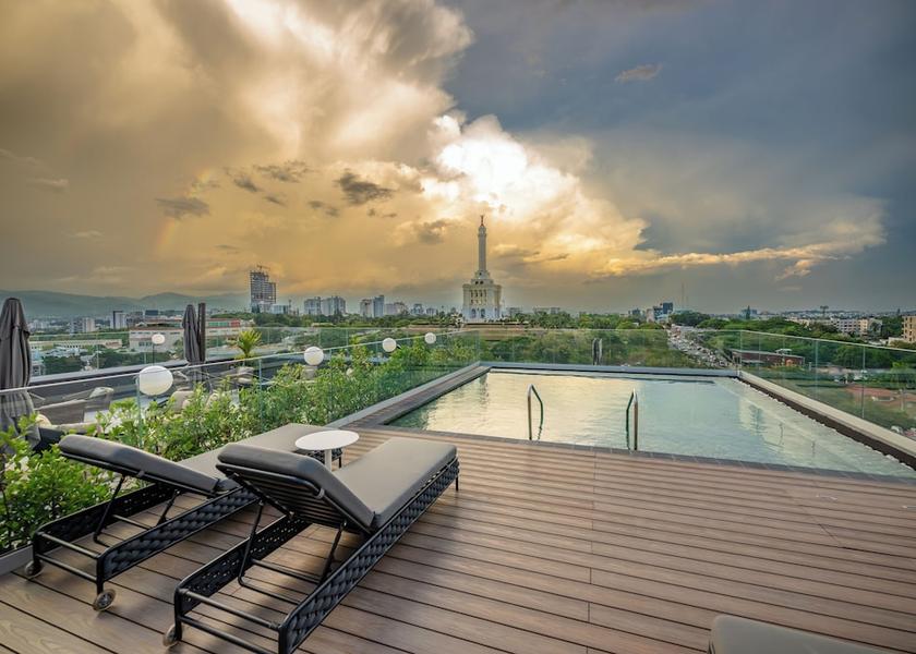 Rooftop pool