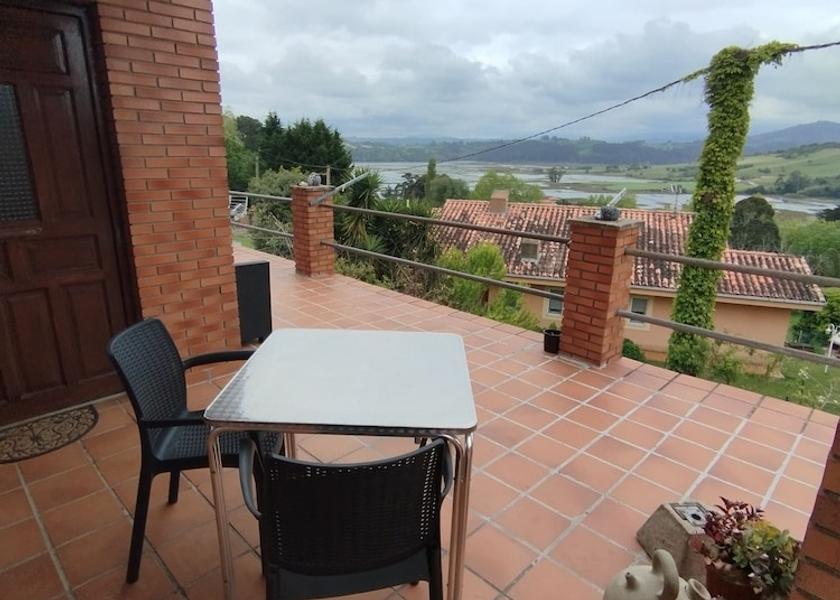 Cantabria San Vicente de la Barquera Terrace/patio