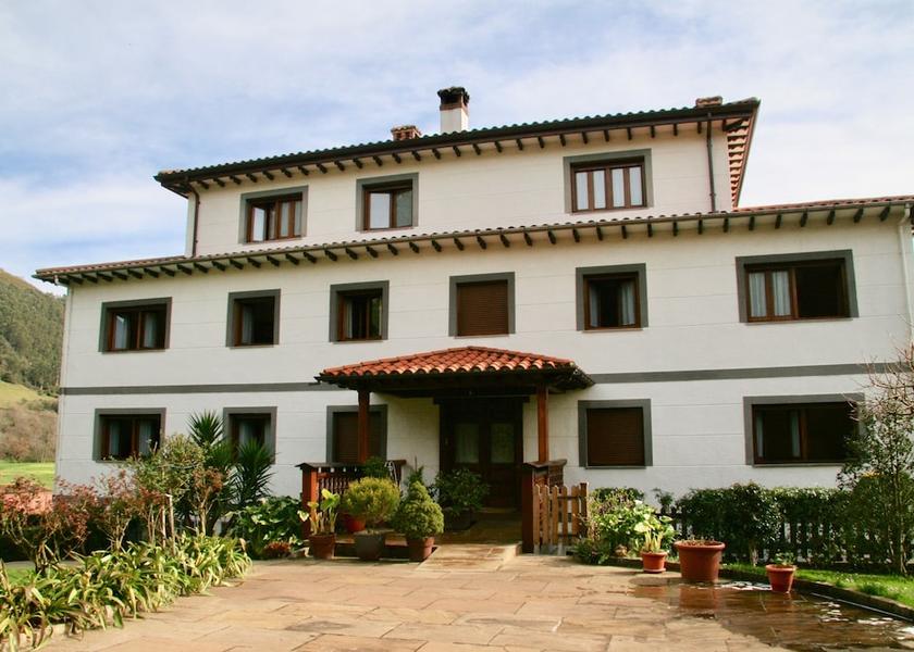 Asturias Penamellera Baja Facade