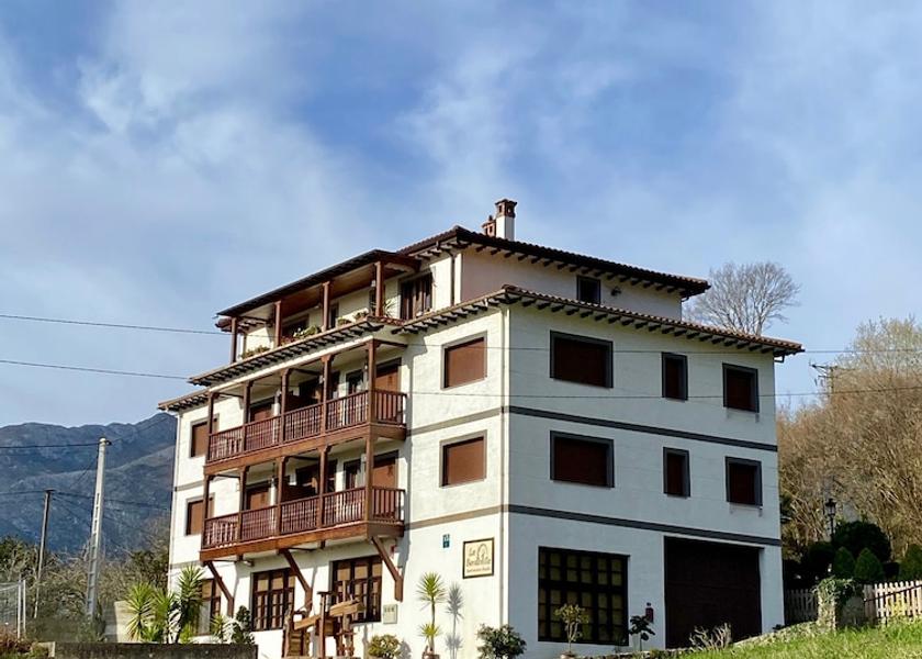 Asturias Penamellera Baja Facade